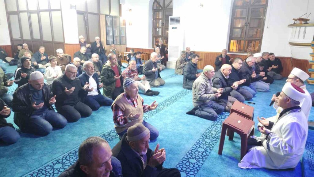Köyceği̇zli̇ler Berat Kandi̇li̇nde Cami̇lere Akın Etti̇
