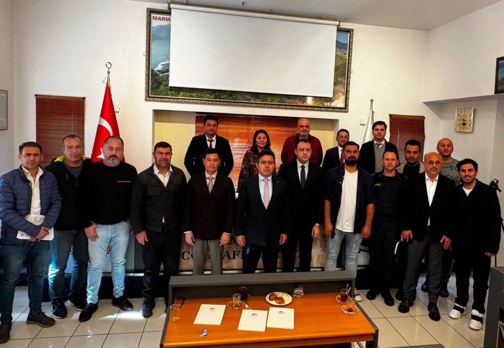 Marmari̇s Barlar Sokağı İçi̇n İlçe Protokolü Sokak Esnafı İle Toplantı Yaptı