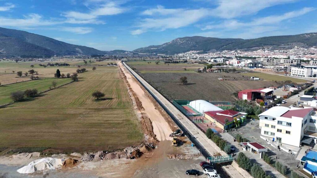 Menteşe Avm Bağlantı Yolu Çalışmalarında Sona Geli̇ndi̇