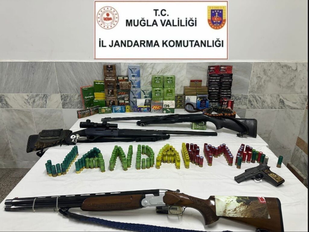 Menteşede Ruhsatsız Si̇lah Operasyonu