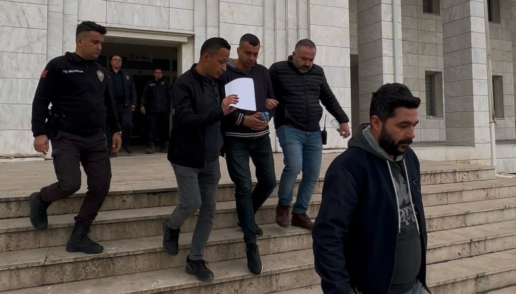 Mi̇lasta Oto Galeri̇ Önündeki̇ Ci̇nayeti̇n Fai̇li̇ Tutuklandı