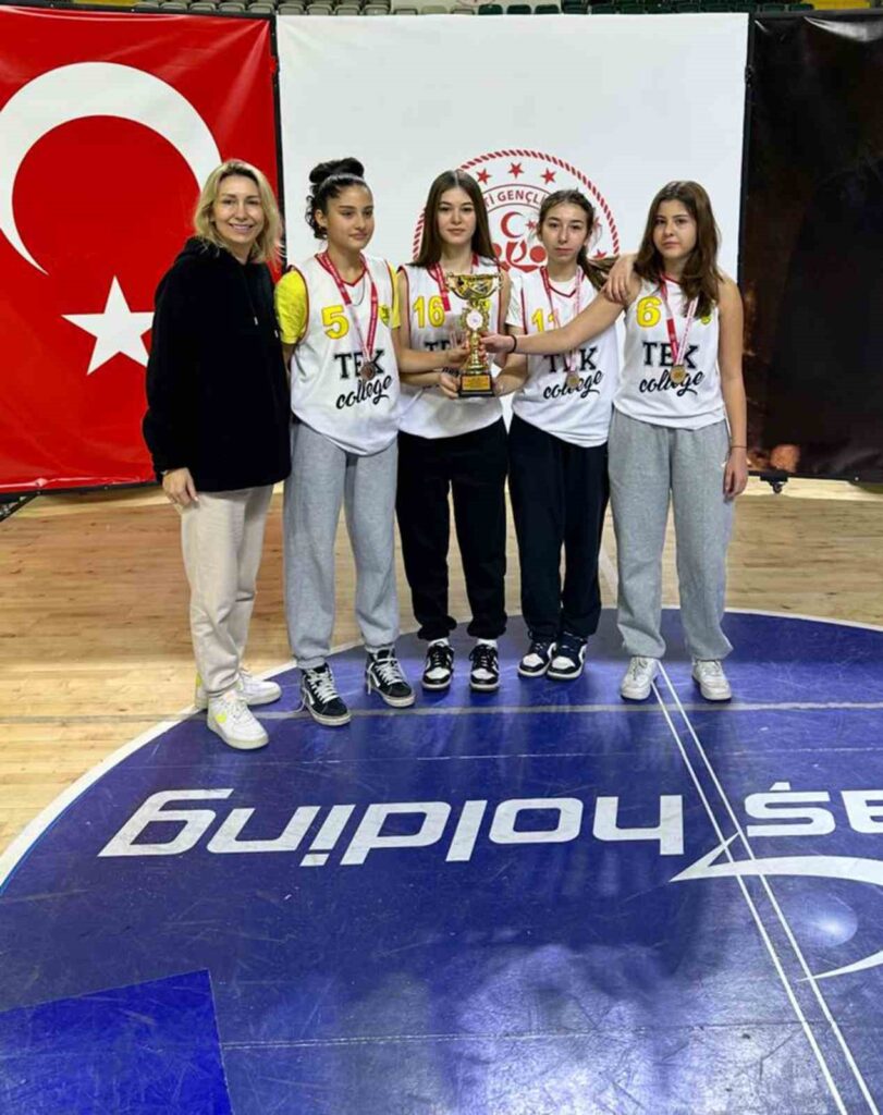 Mtk Koleji̇ Basketbol 3X3Te Genç Kızlar Ve Genç Erkekler Kupaları Kazandı