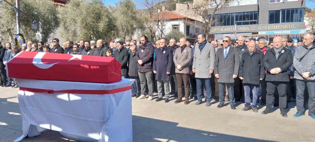 Muğla Eski̇ Vali̇ Yardımcısı Küçük Toprağa Veri̇ldi̇