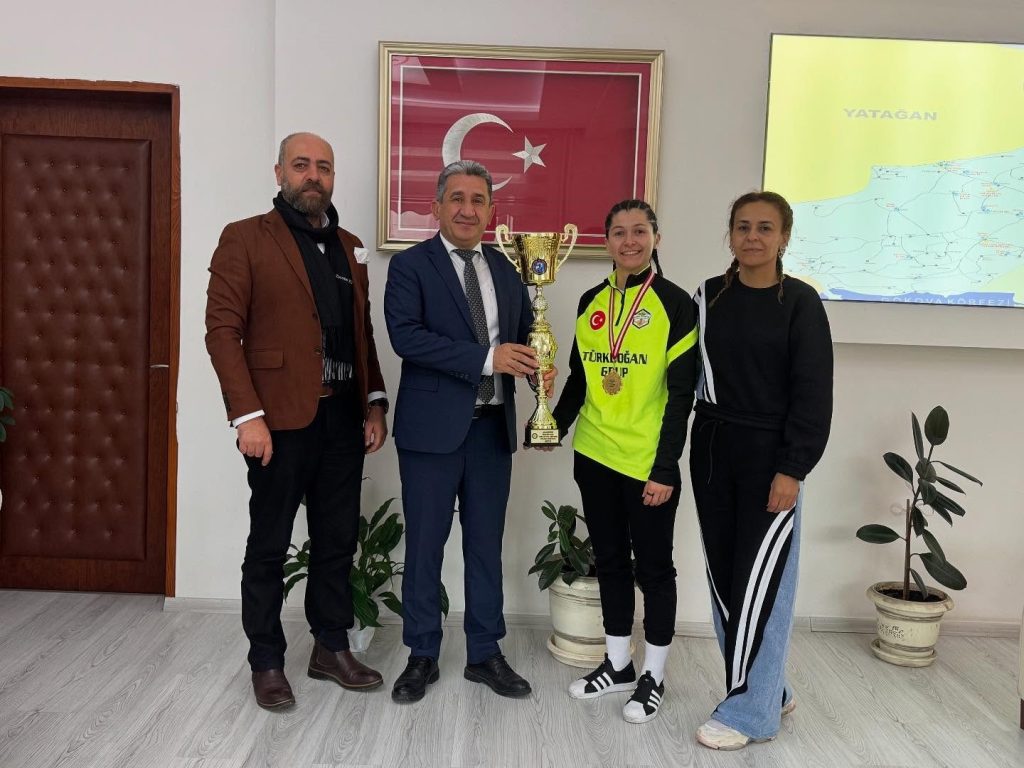 Muğla Sessi̇zler Kadın Futsal Takımı Şampi̇yon Oldu