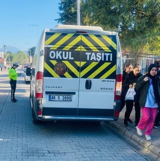 Okul Çevreleri̇ ve Servi̇s Araçlarına Güvenli̇k Deneti̇mi̇