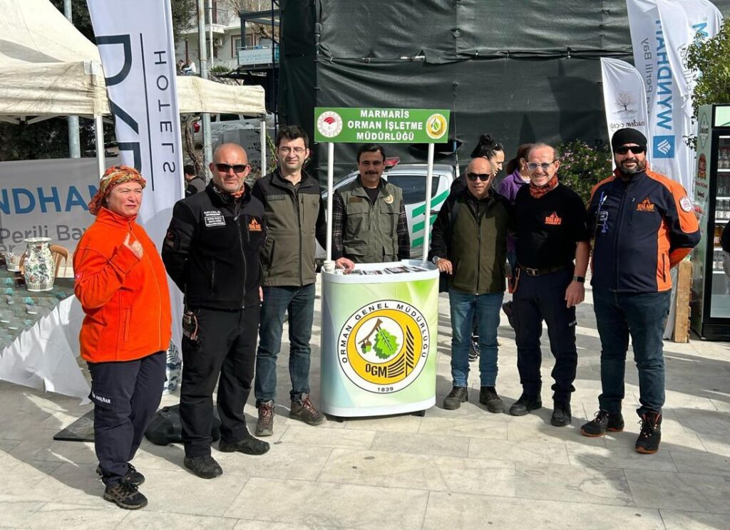 Orman Eki̇pleri̇ Vatandaşları Orman Yangınlarına Karşı Bi̇lgi̇lendi̇rdi̇