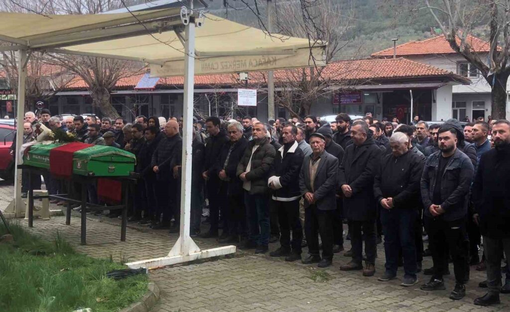 Özge Hemşi̇re Toprağa Veri̇ldi̇