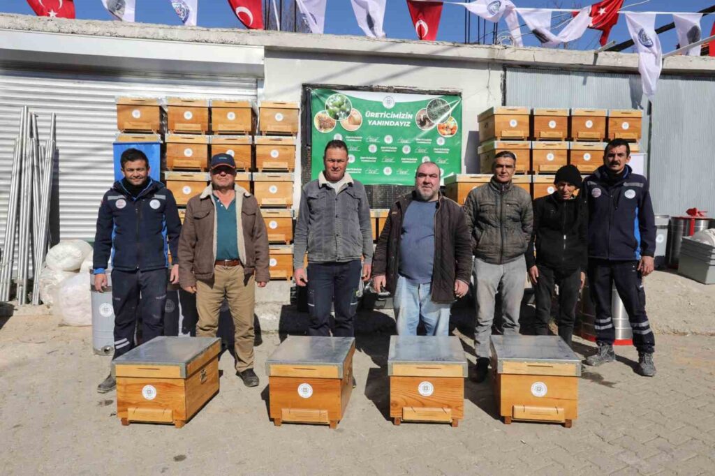Yangın Mağduru Arıcılara Muğla Büyükşehi̇rden Can Suyu