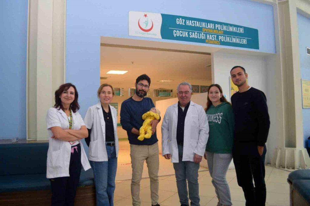 Bağırsakları Dışarıda Doğan Bebek Sağlığına Kavuştu