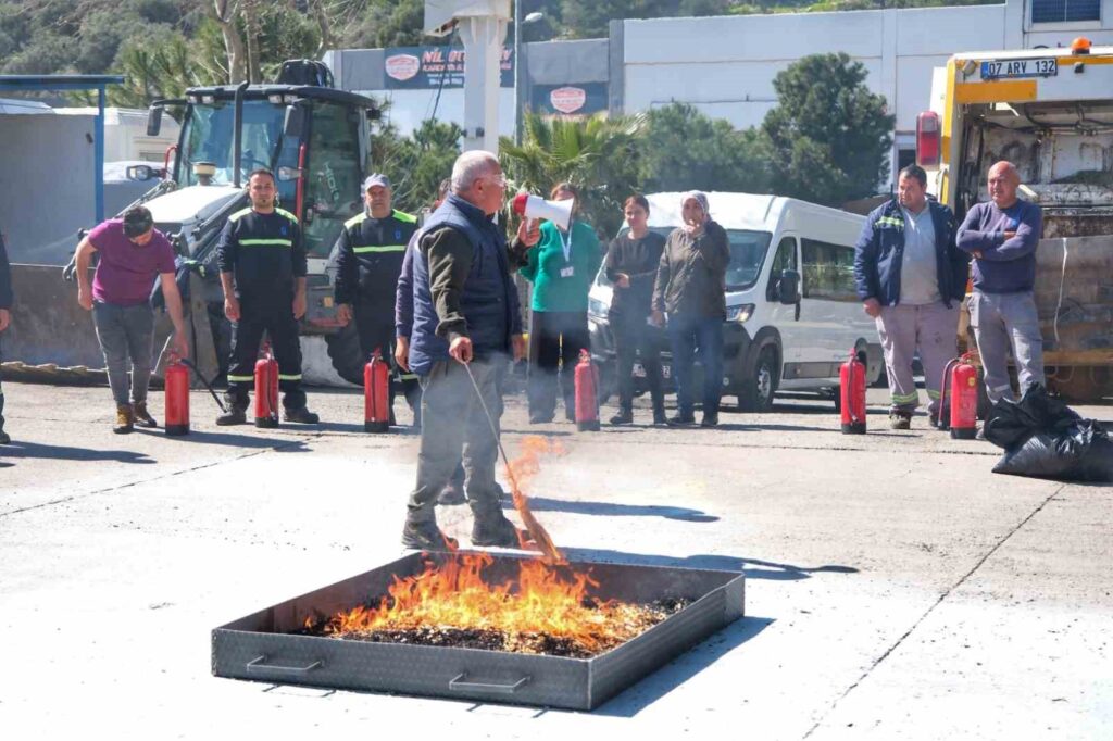 Bodrum Beledi̇yesi̇ Personeli̇ne Yangın Eği̇ti̇mi̇