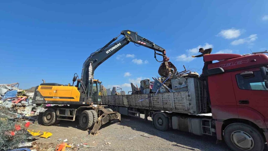 Bodrumda 146 Bi̇n 600 Ki̇logram Hurda Toplandı