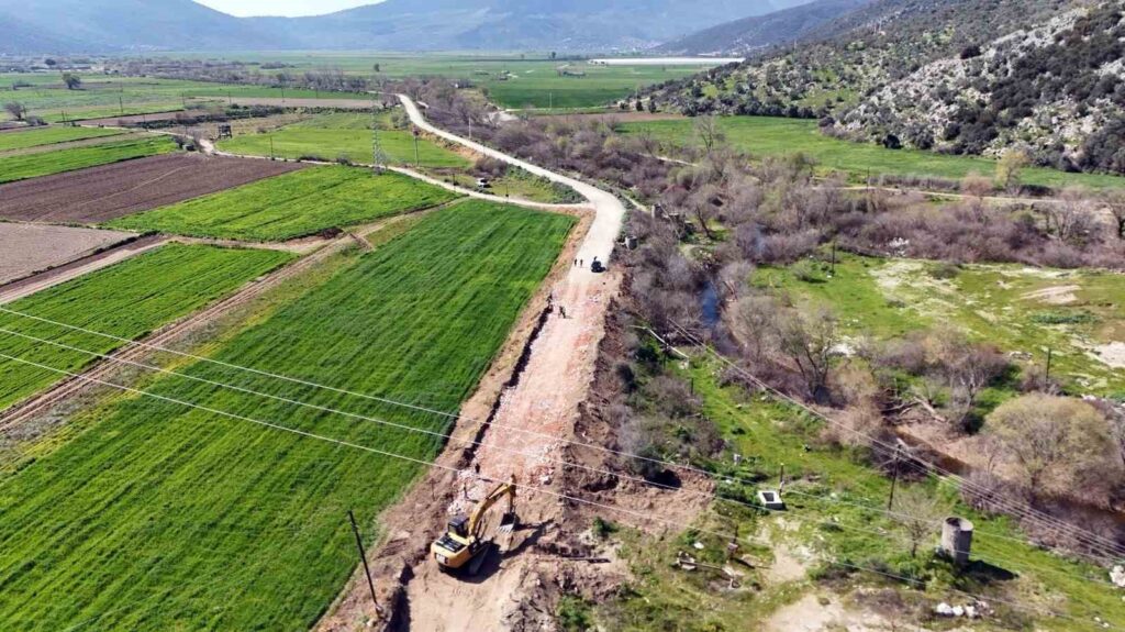 Büyükşehi̇rden Mi̇las Kırsalına 80 Mi̇lyonluk Yol Yatırımı