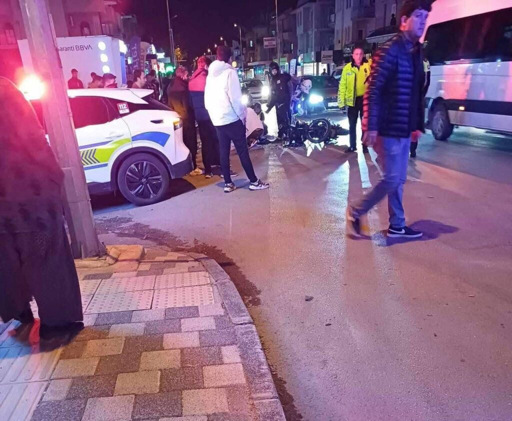 Fethi̇yede 17 Yaşındaki̇ Motosi̇klet Sürücüsü Kazada Hayatını Kaybetti̇