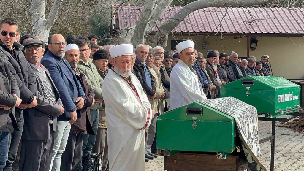 Fethi̇yede Evde Çıkan Yangında Ölen Karı Koca Yan Yana Defnedi̇ldi̇