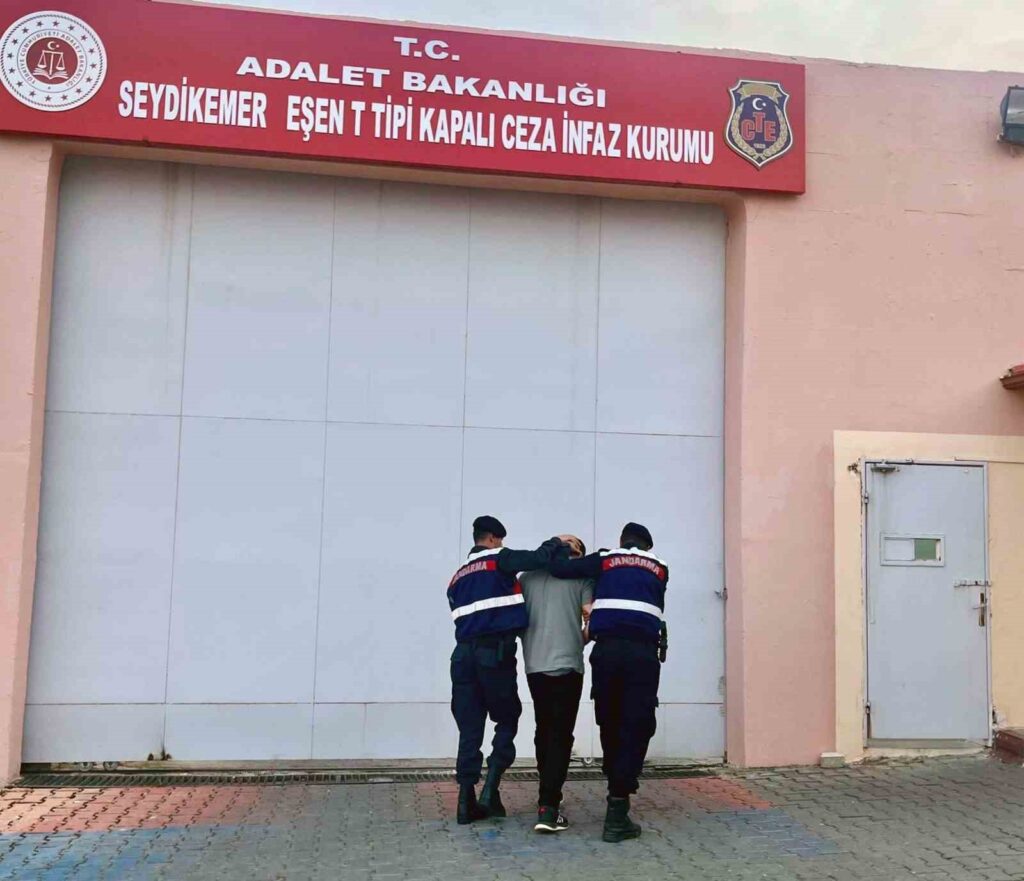 Jasat Ti̇mleri̇nden Yatağan Ve Fethi̇yede Aranan Şahıslara Yöneli̇k Operasyon