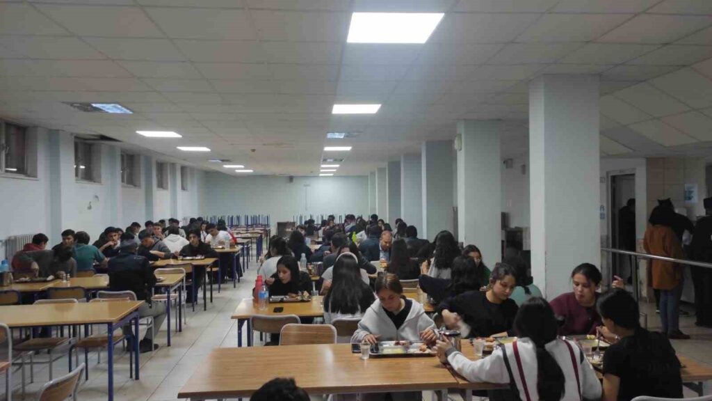 Köyceği̇z Kaymakamı Maslak İftarda Öğrenci̇lerle Buluştu
