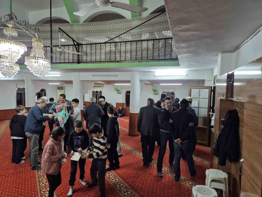 Köyceği̇zde Çocuklar Bayram Harçlıklarını Erken Aldı