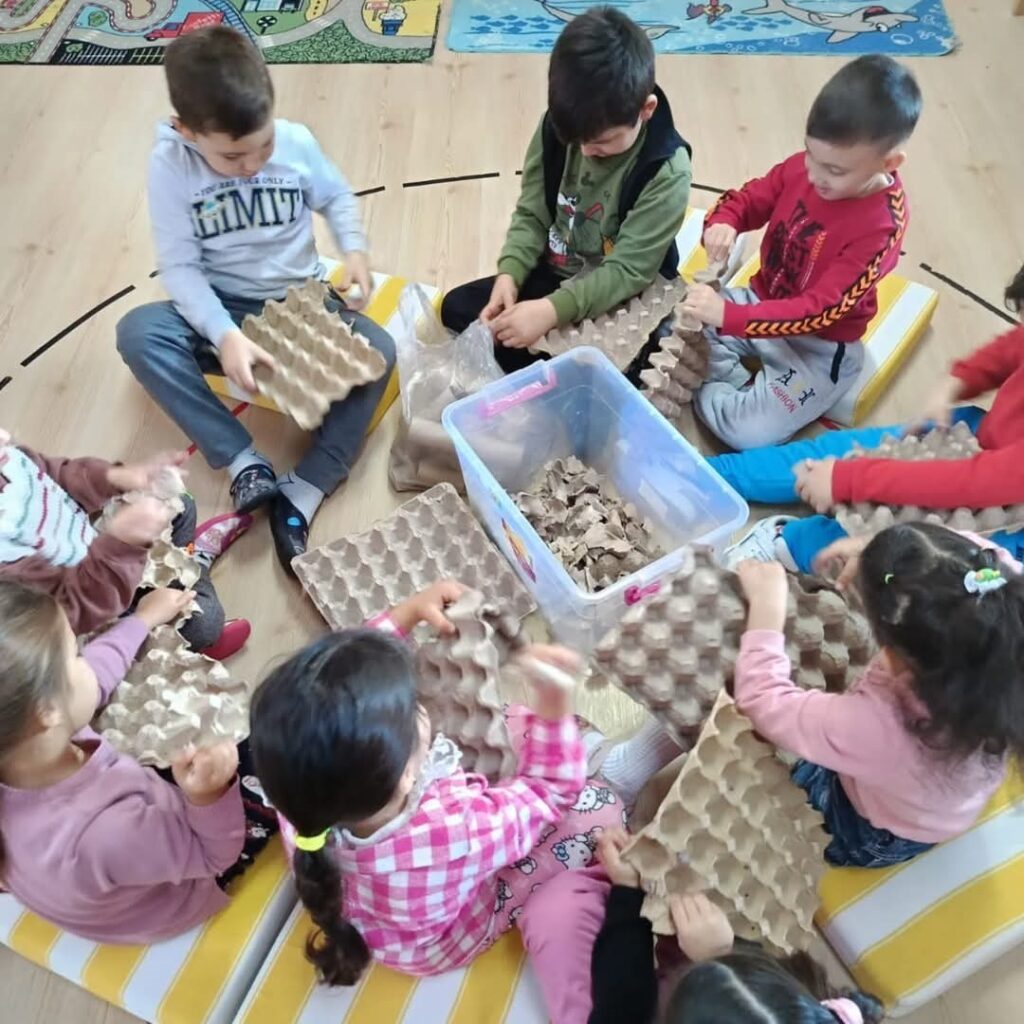 Köyceği̇zli̇ Mi̇ni̇kler Tohum Topları Hazırlıyor