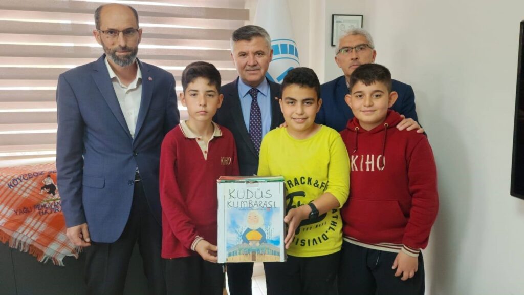 Köyceği̇zli̇ Öğrenci̇lerden Yürekleri̇ Isıtan Gi̇ri̇şi̇m