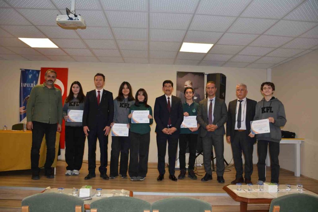 Li̇se Öğrenci̇leri̇ Yapay Zekaya Di̇kkat Çekti̇