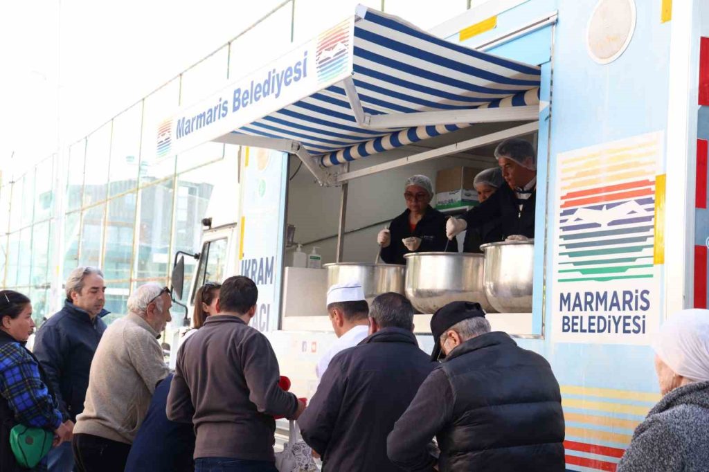 Marmari̇s Beledi̇yesi̇nden Her Gün 3 Çeşi̇t İftarlık