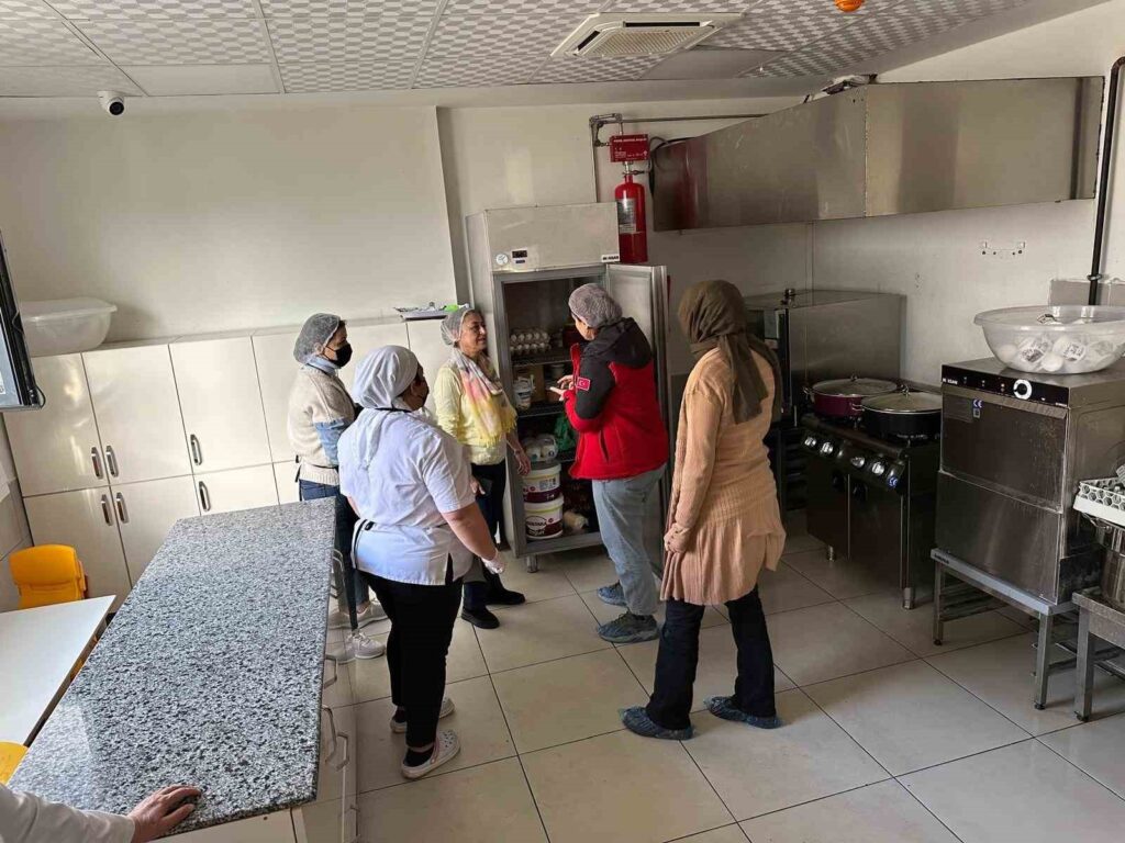 Menteşede 42 Kanti̇n Ve 25 Yemekhane Denetlendi̇