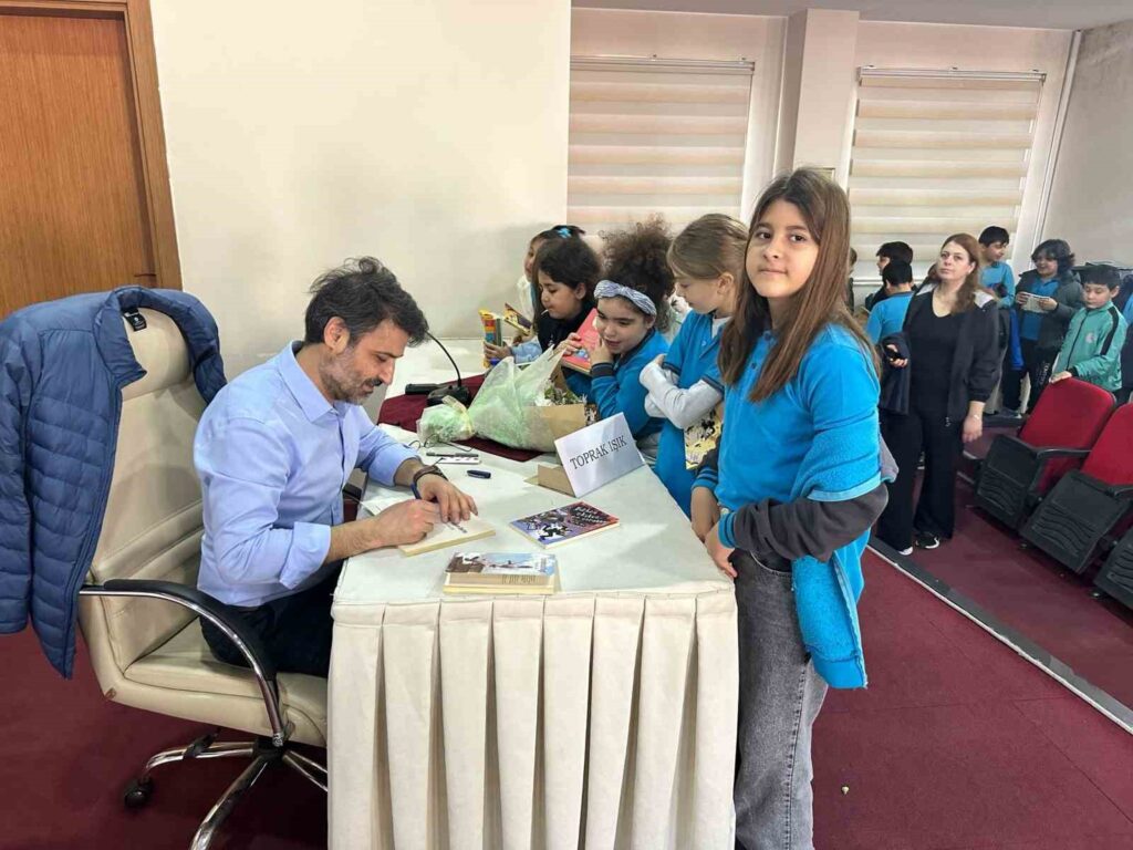 Menteşeni̇n Ki̇tap Kurtları Yazar Işık İle Buluştu