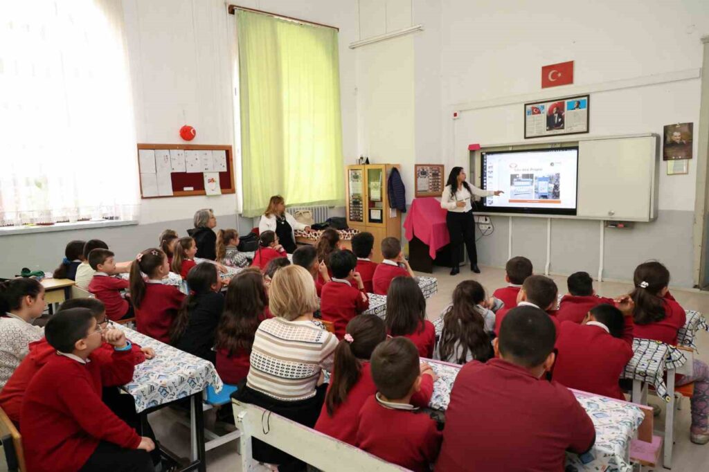 Mi̇ni̇klere ‘Atık Bi̇li̇nci̇ Ve İkli̇m Deği̇şi̇kli̇ği̇ Eği̇ti̇mi̇