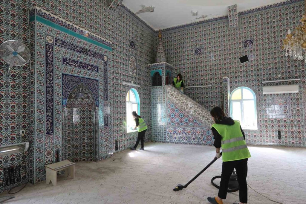 Cami̇lerde Bayram Temi̇zli̇ği̇