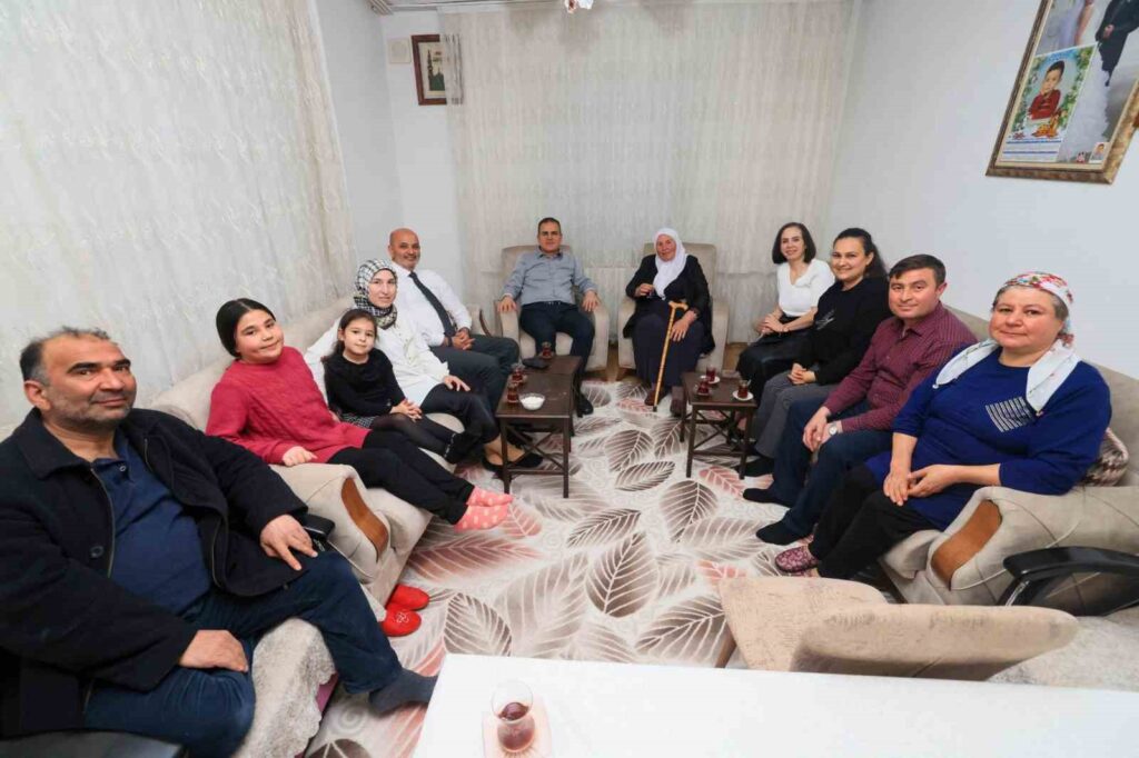 Muğla Vali̇si̇ Akbıyık Şehi̇t Pi̇yade Er Osman Karanın Ai̇lesi̇ne İftarda Konuk Oldu