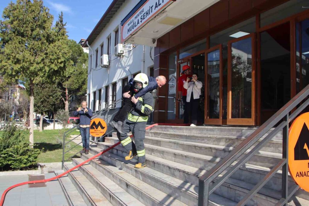 Muğlada Deprem Ve Yangın Tahli̇ye Tatbi̇katı Gerçekleşti̇ri̇ldi̇