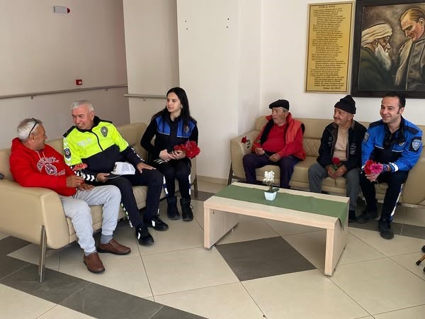 Muğlada Huzurevi̇ Saki̇nleri̇ne Trafi̇k Ve Güvenli̇k Eği̇ti̇mi̇