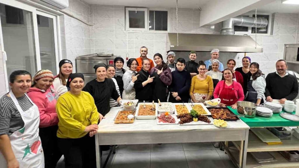 Ortaca Halk Eği̇ti̇mi̇ Merkezi̇ Türk Mutfağı Kursu Devam Edi̇yor
