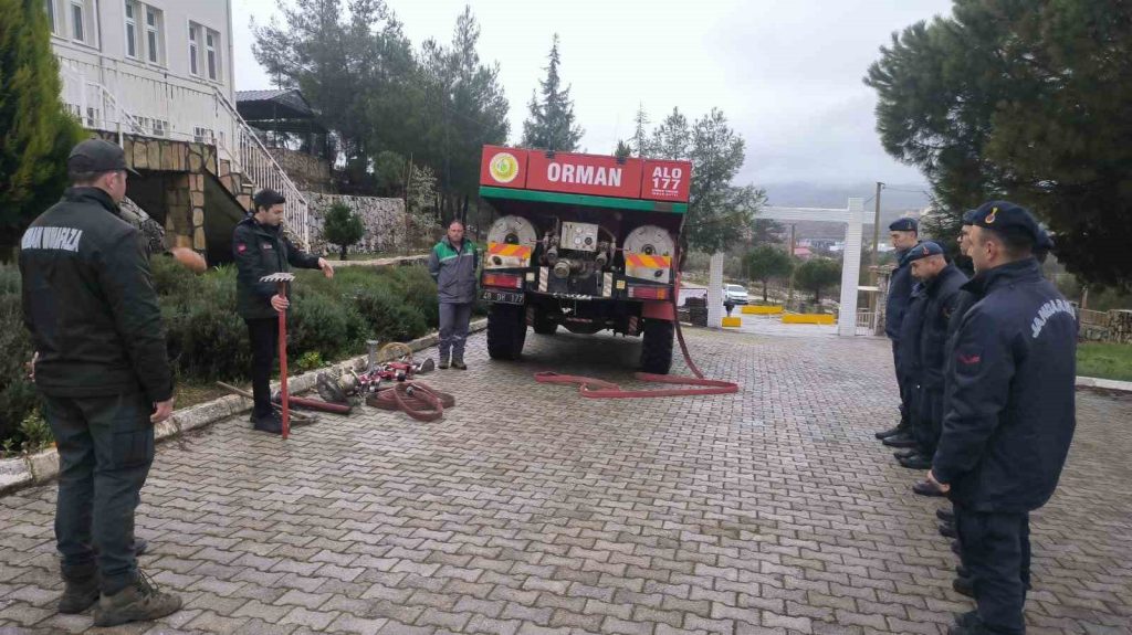 Yerkesi̇kte Jandarma Personeli̇ne Yangın Önleme Ve Söndürme Eği̇ti̇mi̇ Veri̇ldi̇