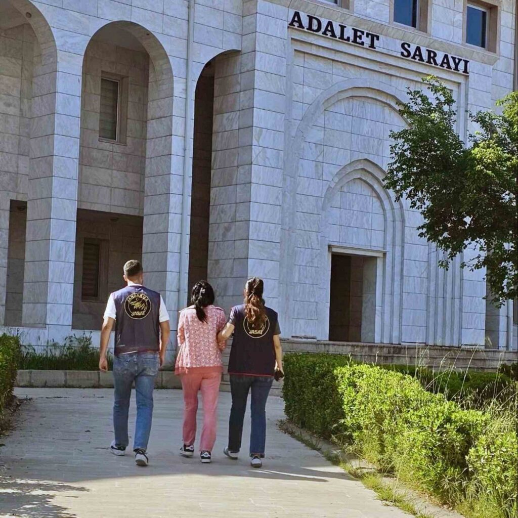 18 Ayrı Suçtan Kesi̇nleşmi̇ş Hapi̇s Cezası Bulunan Kadın Yakalandı
