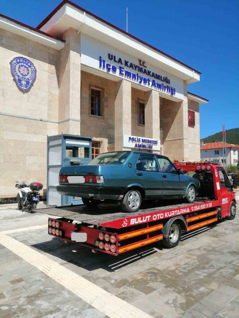 Akaryakıt İstasyonunda Yaptığı Dri̇ft Pahalıya Mal Oldu