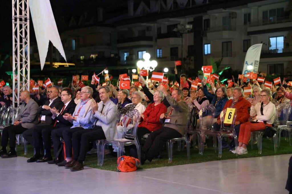Avusturyalı Turi̇stlere ‘Hoş Geldi̇ni̇z Parti̇si̇