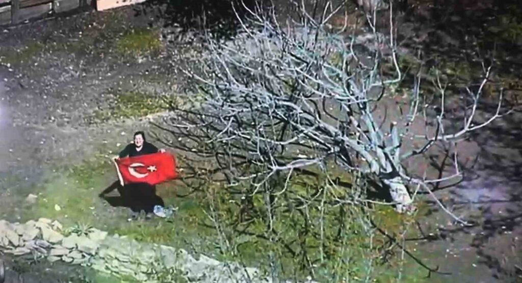Bayrak Sevgi̇si̇ Gökyüzüne Yansıdı
