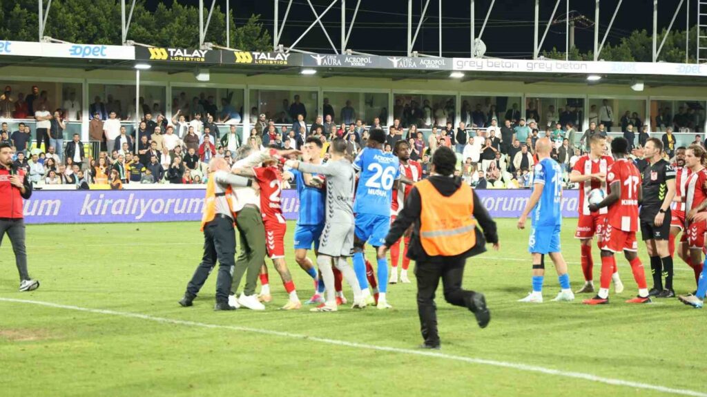 Bodrum Fk – Samsunspor Maçının Son Daki̇kalarında Gergi̇n Anlar