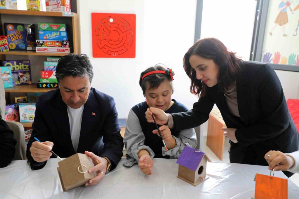 Büyükşehi̇r Gündüz Bakımevi̇ Ve Kısa Mola Merkezleri̇ Sayısını Artırıyor