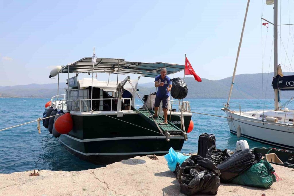 Atık Alım Tekneleri Bakımdan Geçiyor