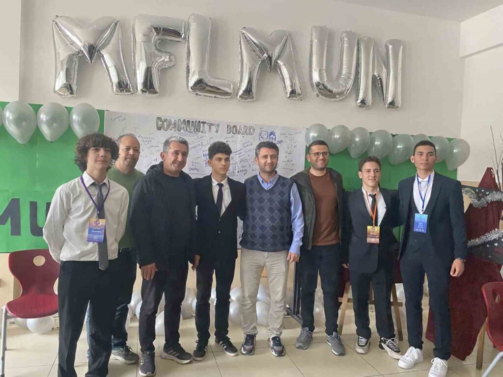 Dünyanın Geleceği̇ni̇ Şeki̇llendi̇recek Gençler Menteşede Buluştu