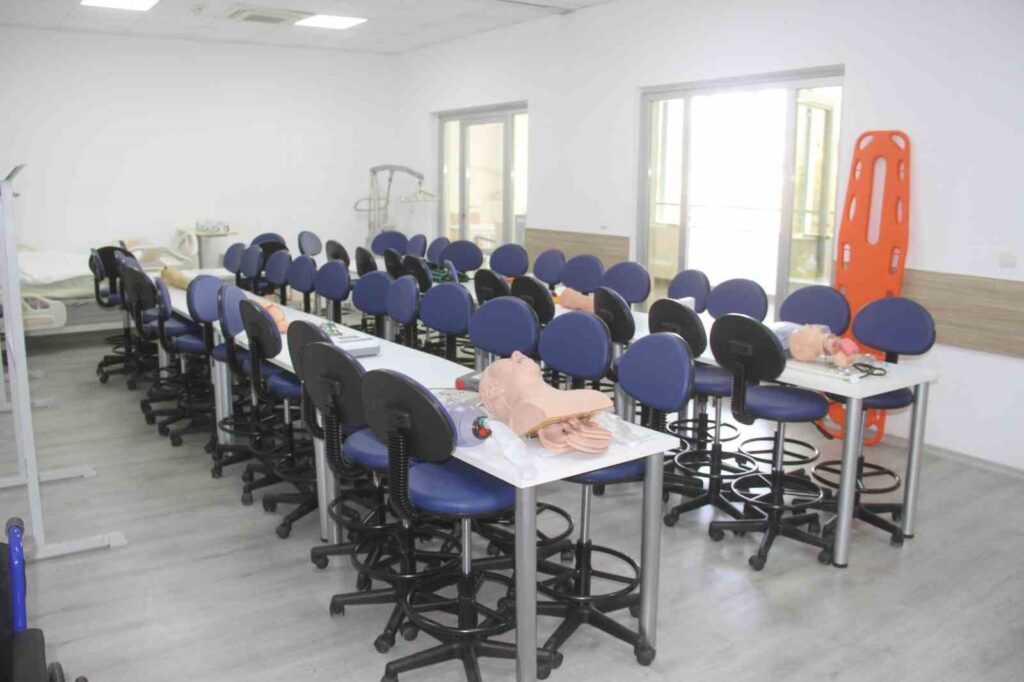 Esnaf Hastanesi̇nden Eği̇ti̇me Destek