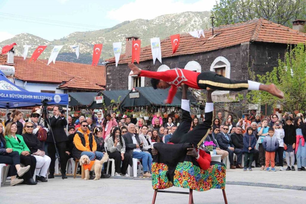 Eti̇yopya Akrobasi̇ Grubu Yeşi̇lüzümlü Festi̇vali̇nde Nefes Kesti̇