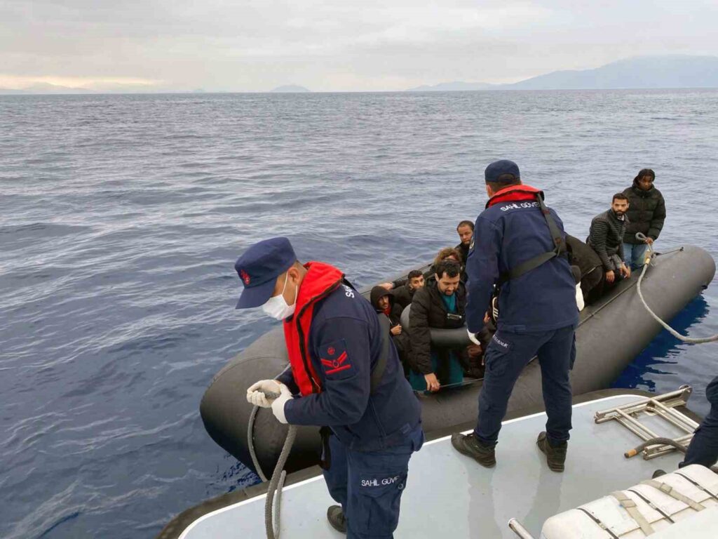 Fethi̇ye Açıklarında 19 Düzensi̇z Göçmen Yakalandı