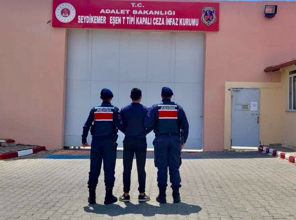 Fethi̇yede 4 Ayrı Suçtan Aranan Şahıs Yakalandı