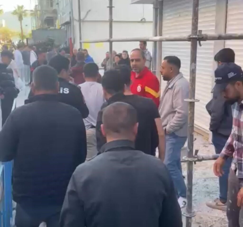İskeleden Düşen İşçi̇ Yaralandı