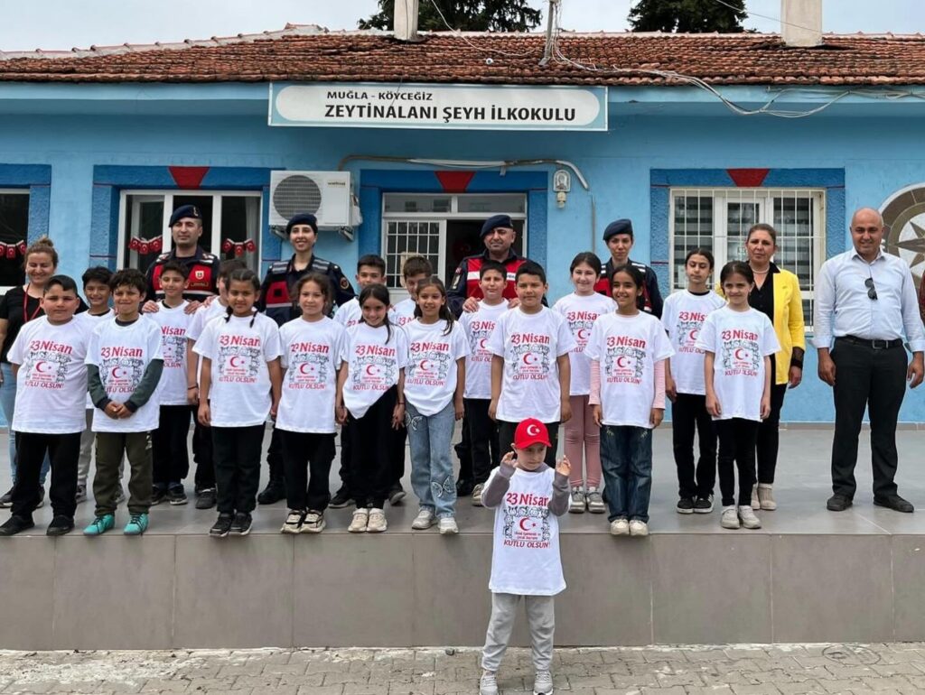 Köyceği̇z Jandarması Öğrenci̇leri̇n Yürekleri̇ni̇ Isıttı