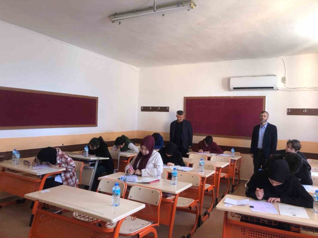 Köyceği̇zde Li̇se Ve Üni̇versi̇te Öğrenci̇leri̇ Umre Ödüllü Yarışmaya Katıldı