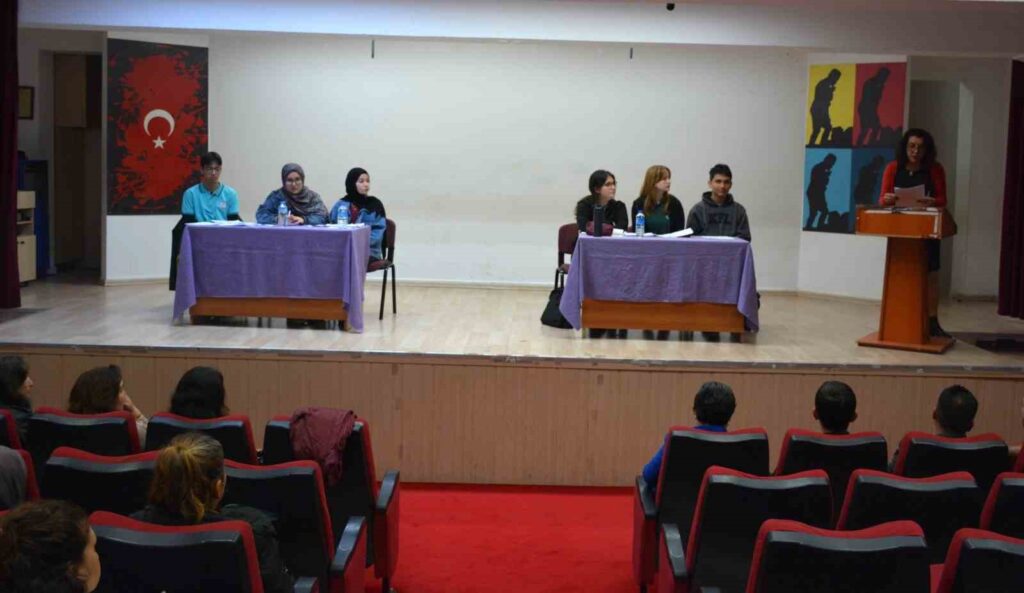 Köyceği̇zde Li̇seler Arası Münazara Turnuvası Başladı